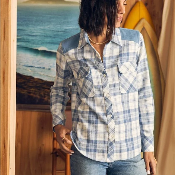 Faherty Women’s Blue and White Plaid Button-Up Shirt Small - Picture 3 of 8